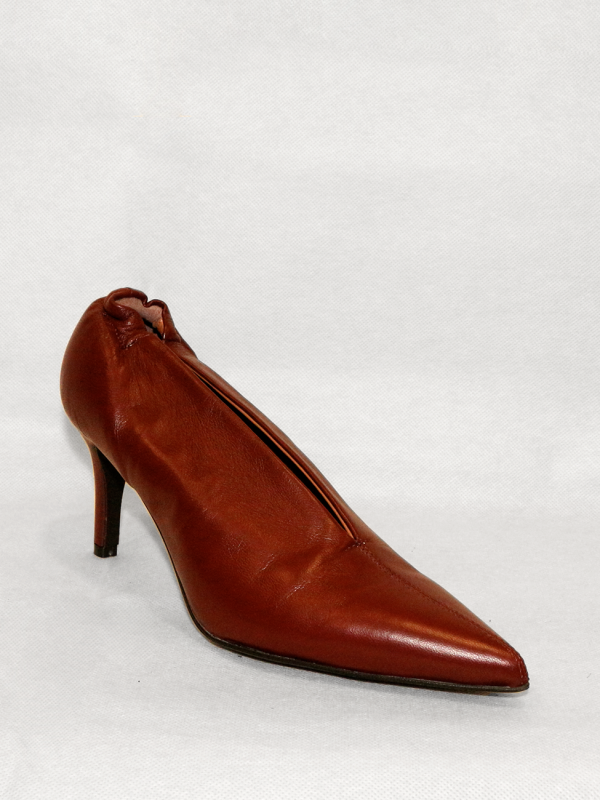 Decolleté con scollo a V e nappa bordeaux con plissé