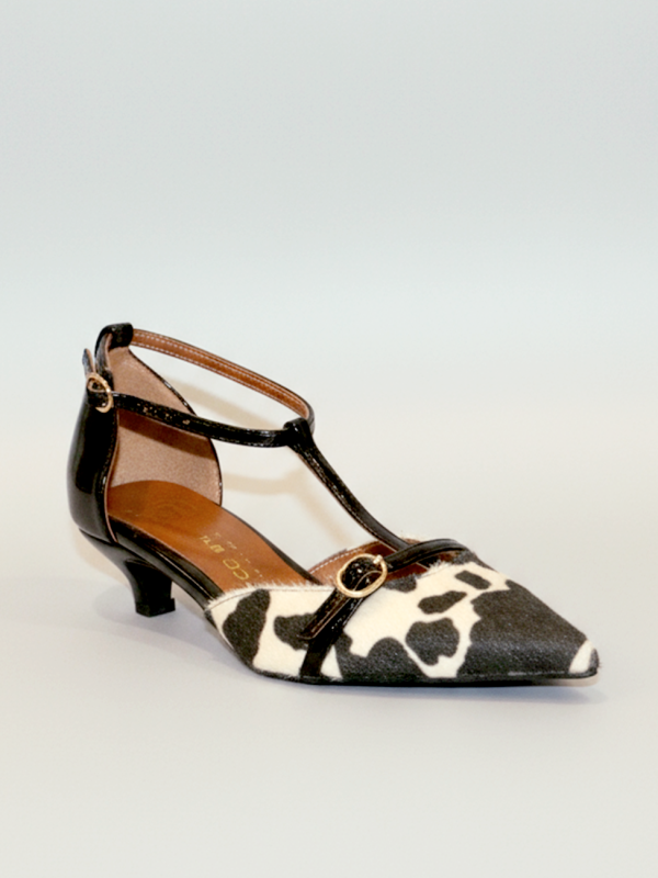 Decolleté mucca e vernice nera