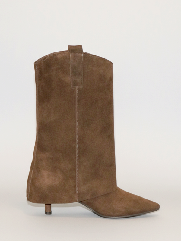 Tronchetto in camoscio nero con risvolto - Prodotto_10