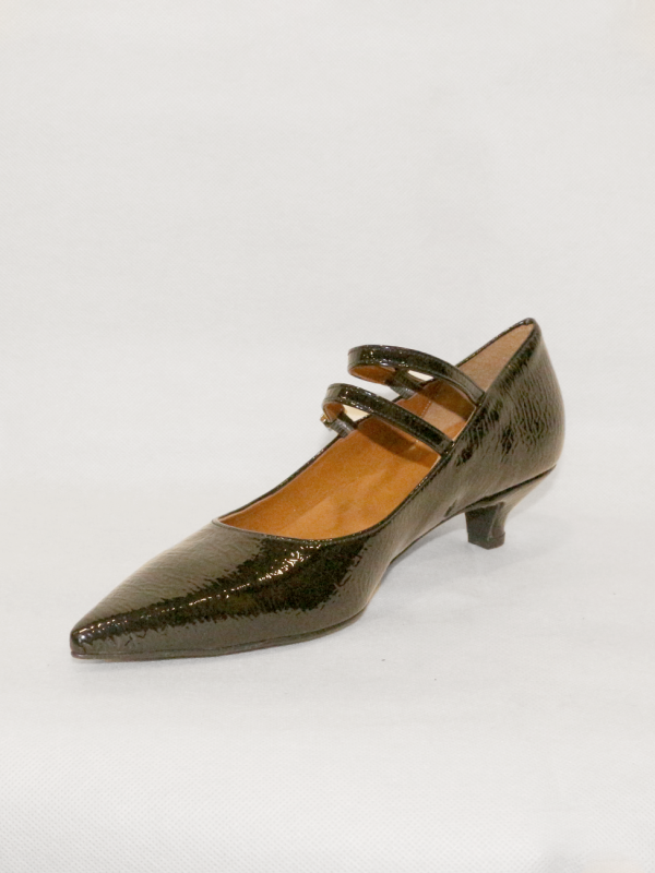 Decolleté taglio classico in naplak nero