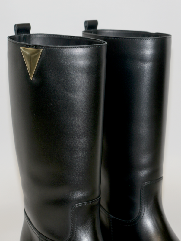 Stivale in vitello nero con zip laterale